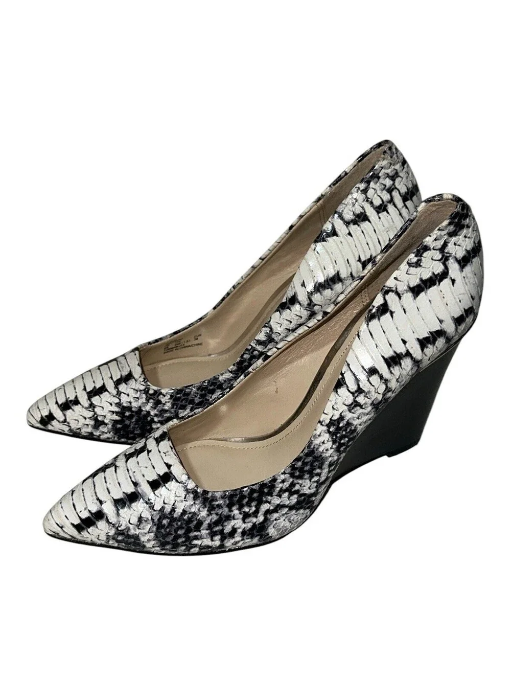 Coach Orchard White & Black Snakeskin Size 8 closed toe wedge heels Excellent